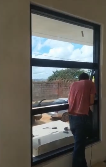 porta de acm fabricada e instalada por Portaço