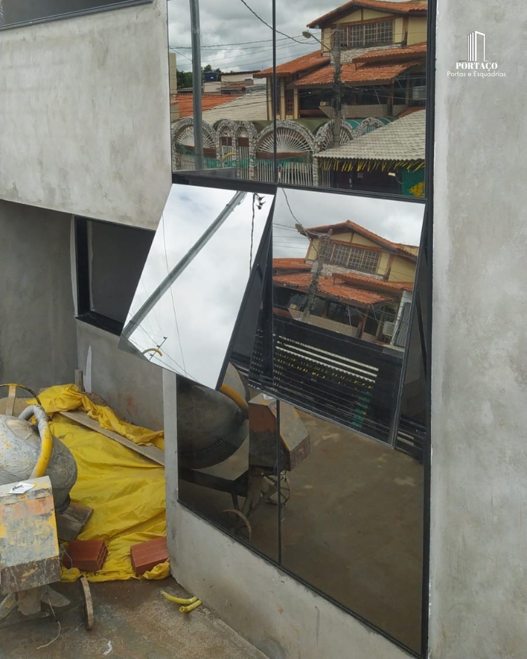 porta de acm instlada