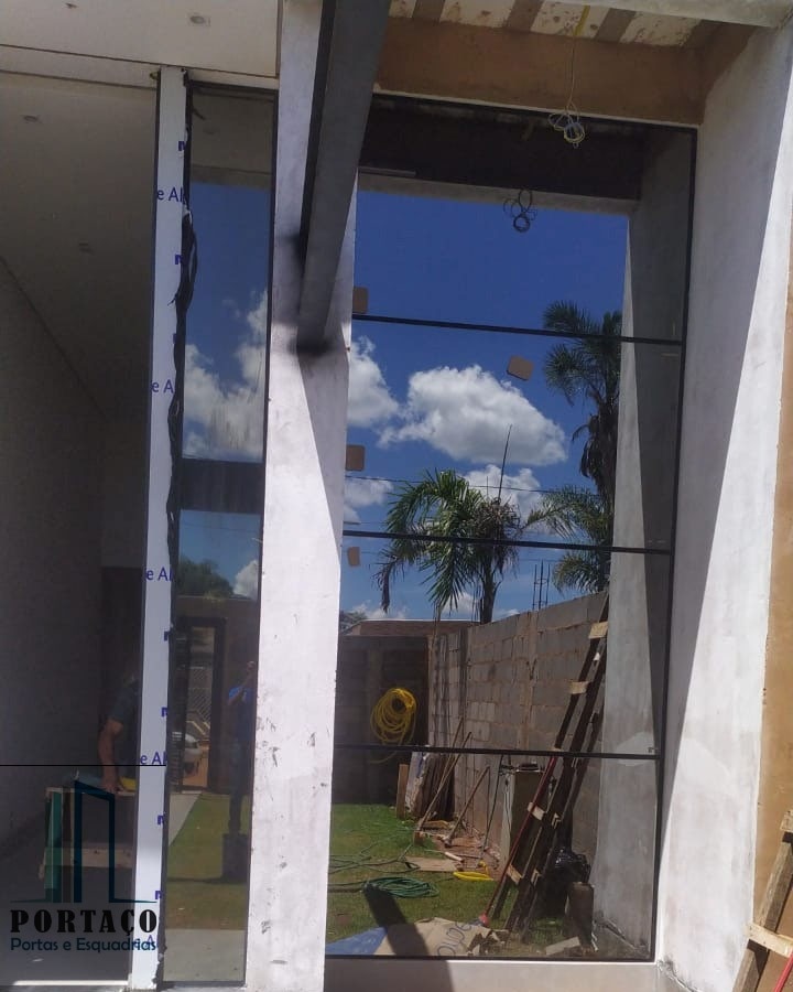 porta de acm instlada